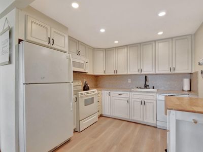 1030 Hythe B, Boca Raton, FL, 33434