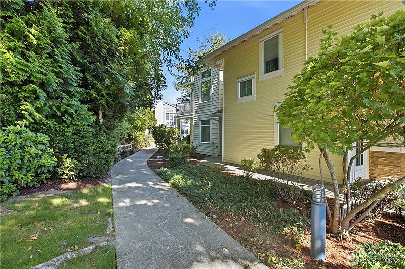 4th image of 23202 58th Avenue S #2-1