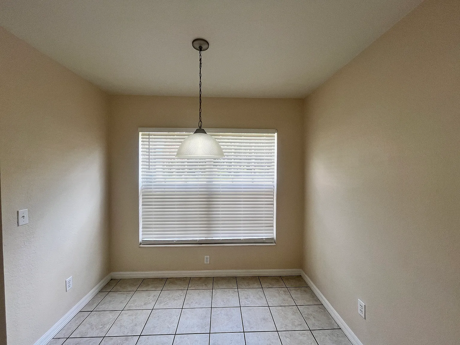 3 bed, 1600 sqft, $1,950 — Photo 4