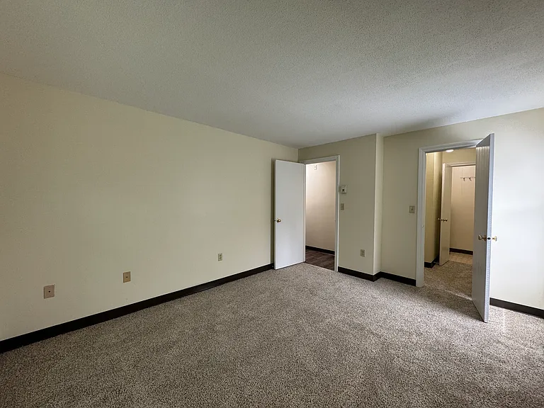 Sunset Ridge Apartments — Photo 76