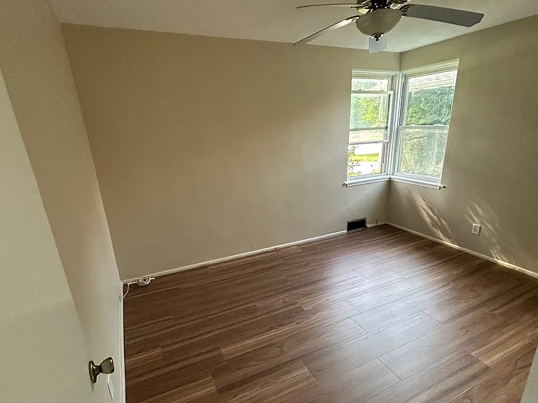 5006 N Port Washington Rd — Photo 7