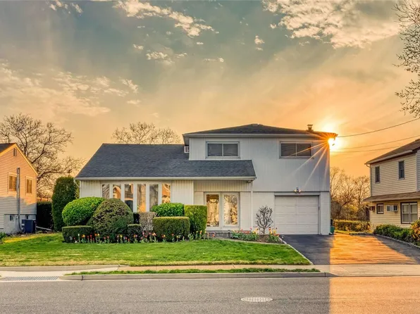 2638 Hewlett Lane, Bellmore, NY 11710