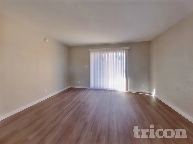 3721 W Seldon Ln — Photo 5