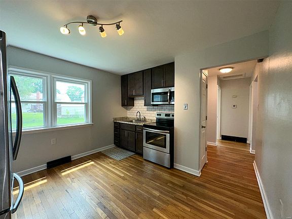 3rd image of 10824 Saint Xavier Ln
