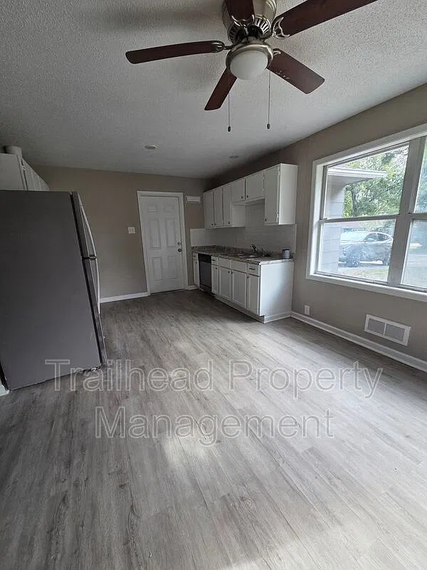 4 bed, 2.0 bath, 1092 sqft, $1,550 — Photo 4
