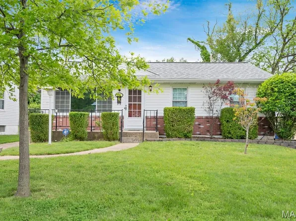 3613 Saint Bernard Ln, Saint Ann, MO 63074