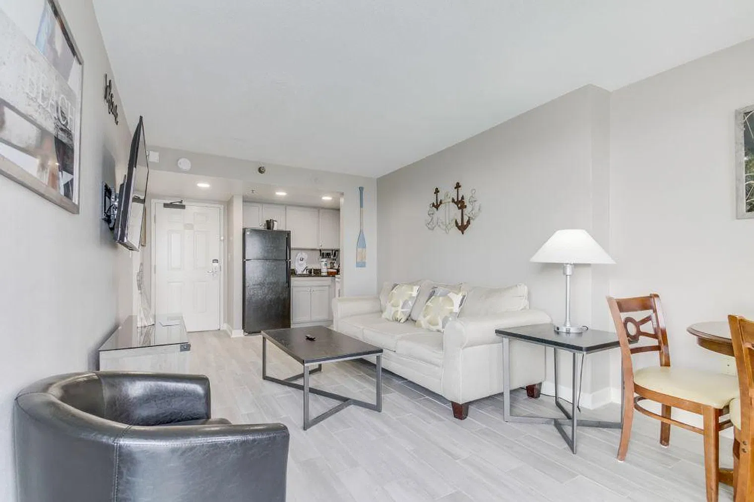 1 bed, 1.0 bath, 645 sqft, $3,067 — Photo 3
