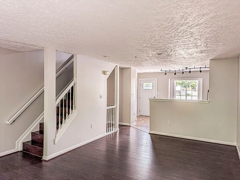 45503 Knockeyon Ln — Photo 8