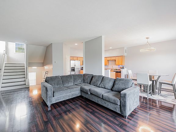 3rd image of 1520 Jonathan Ave
