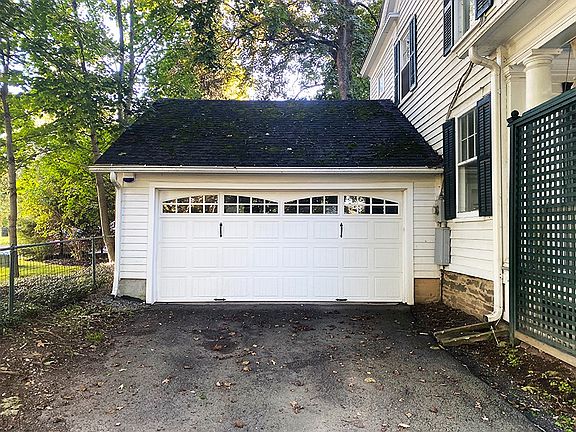 2nd image of 55 Lake St