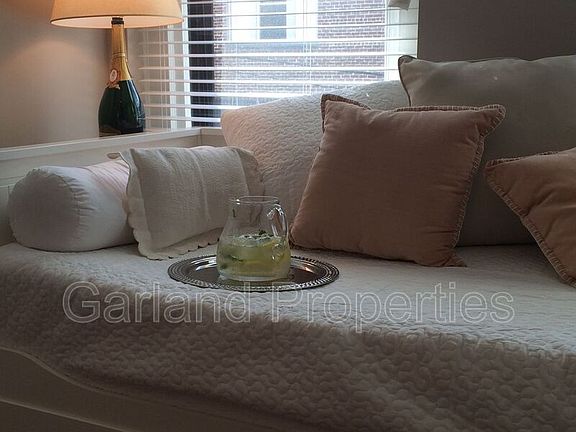 3rd image of 425 Campbell Ave SW Unit 209