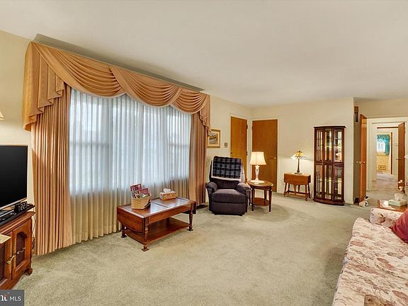 5th image of 454 Highland Rd