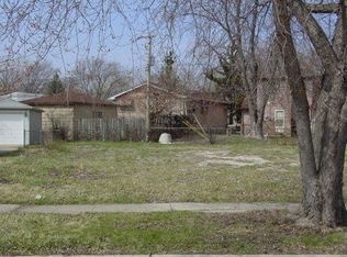 559 Shelly Ln, Chicago Heights, IL 60411