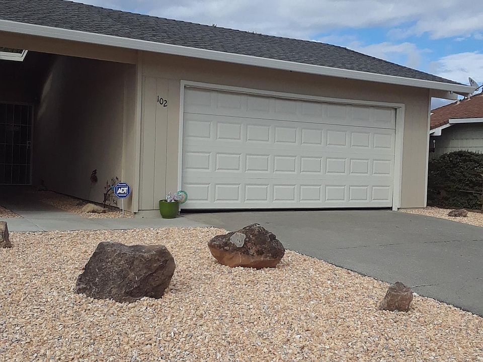 1st image of 102 Woodbury Cir