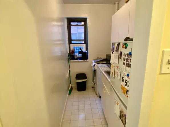 208 East 28th Street image 10 of 28