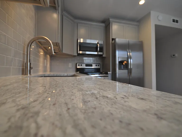 920 Emmett Ave — Photo 5
