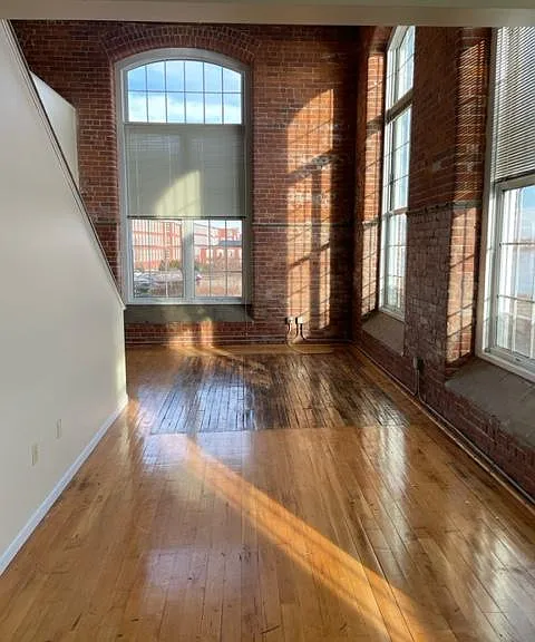 Victoria Riverside Townhouse Lofts — Photo 35