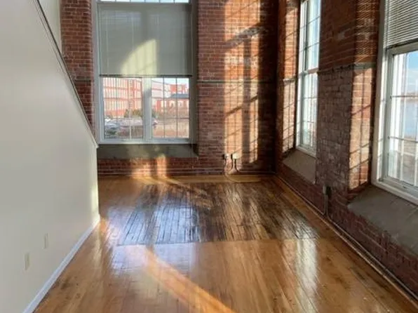 Victoria Riverside Townhouse Lofts