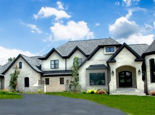 16 Williamsburg Estates Dr, Saint Louis, MO 63131