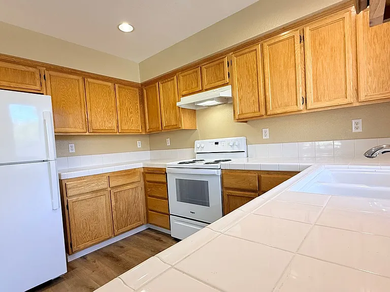 401 Skylark Ct — Photo 23