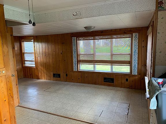 5th image of 22461 North Ave