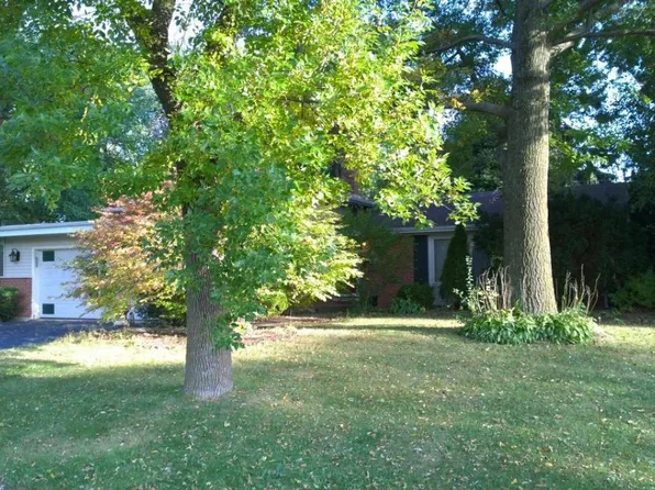 208 Basswood Dr, Naperville, IL 60540