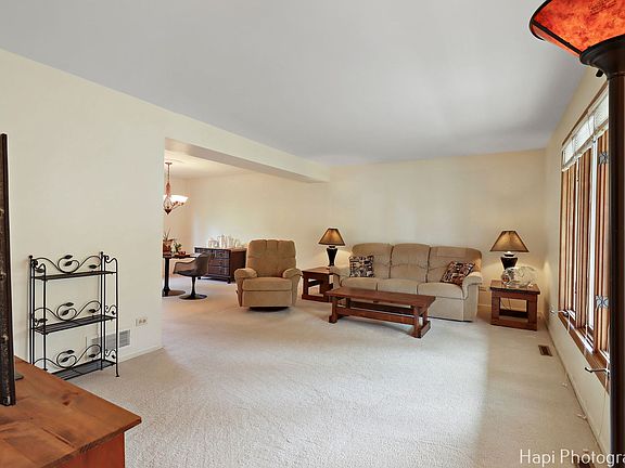 3rd image of 561 Trestle Ct