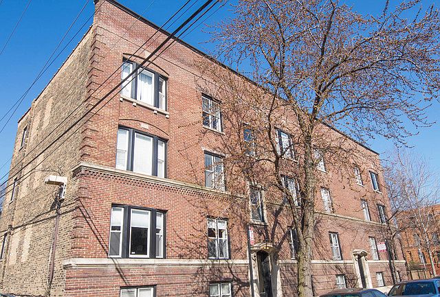 1st image of 1542 W Cornelia Ave #1