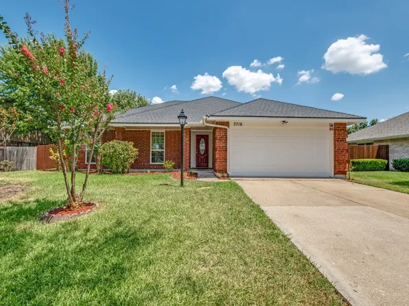 3716 Royal Valley Rd, Grand Prairie, TX 75052