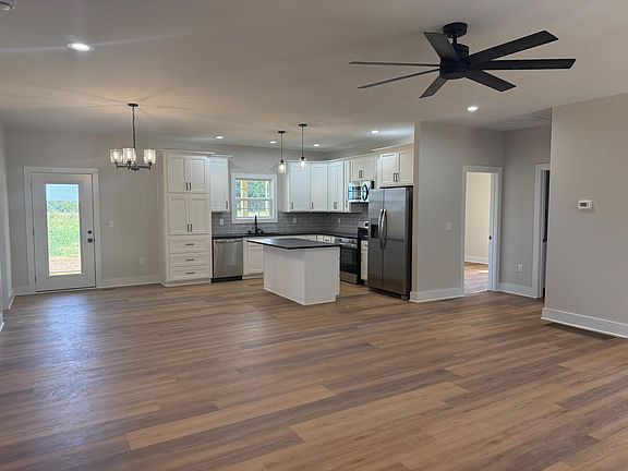 3rd image of 352 Noland Rd