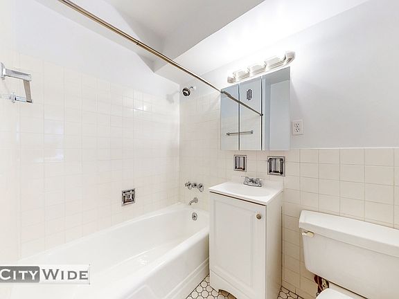 3rd image of 405 E 56th St APT 7G