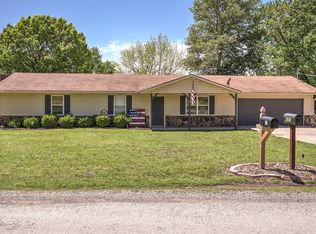 121 N Howey St, Chouteau, OK 74337