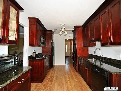 2nd image of 10 Hollywood Dr