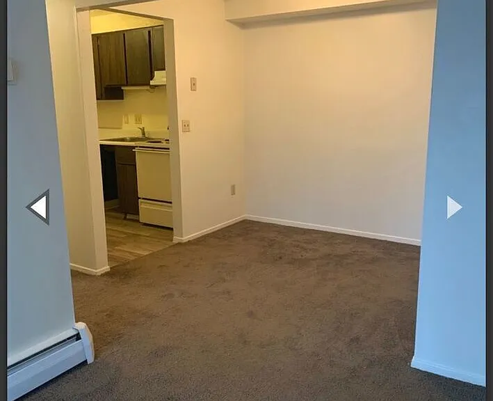 1454 W River Rd N #D — Photo 2
