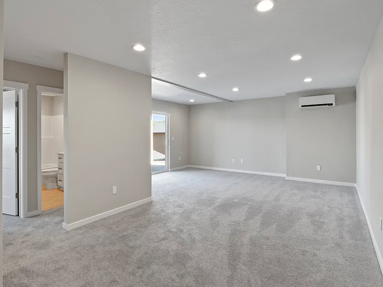 1679 S Cochran St — Photo 13