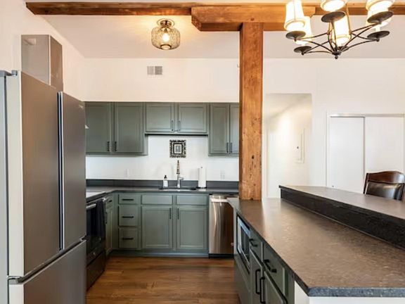 4th image of 600 E Main St #99301b028