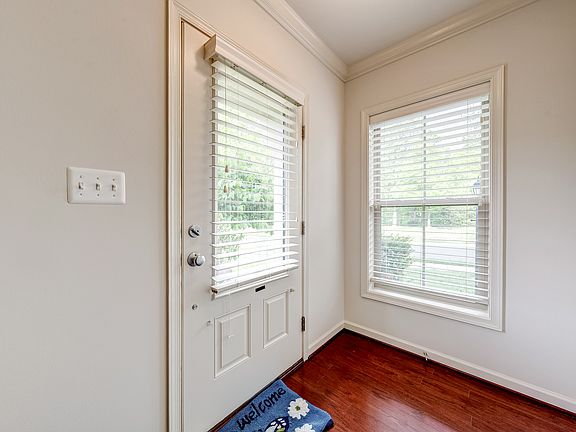 4th image of 42230 Castle Ridge Sq