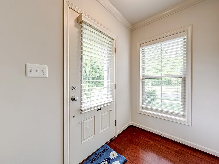 42230 Castle Ridge Sq — Photo 4