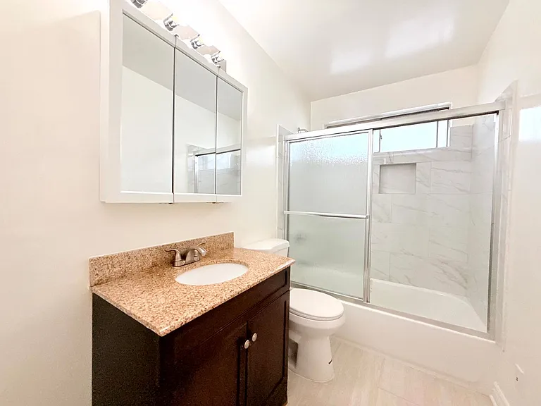 1323 N. Bronson Avenue — Photo 12