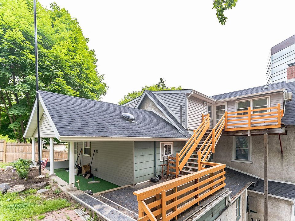 1st image of 228 Crawford Ave #3