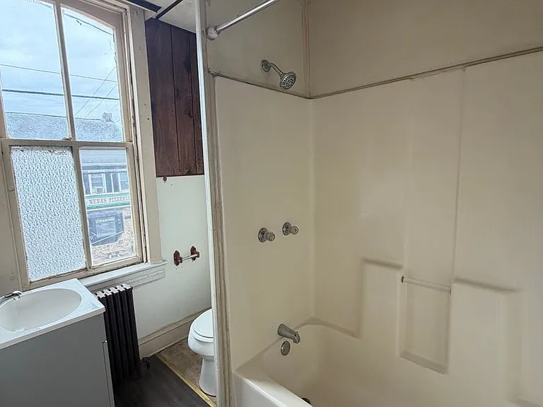 502 W Philadelphia St — Photo 4