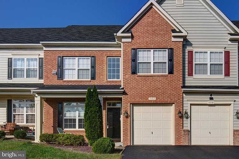1st image of 302 London Downs Cir