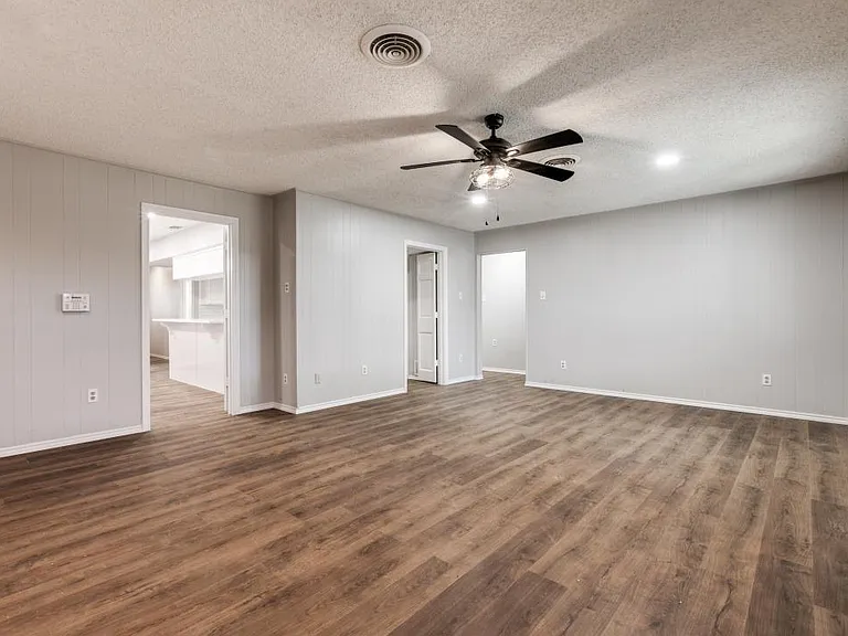 525 Harvard Dr — Photo 3