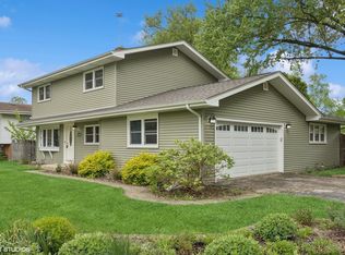 2020 Rolling Ridge Ln, Lindenhurst, IL 60046