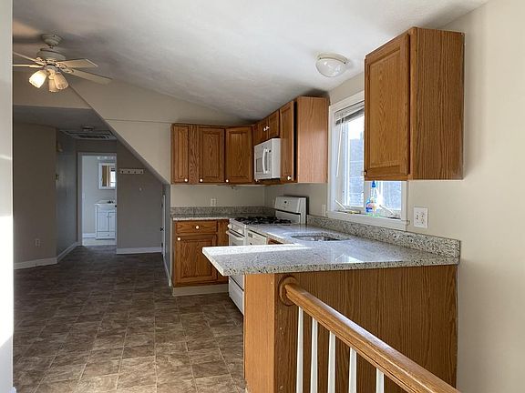 2nd image of 371 Lincoln Ave #3