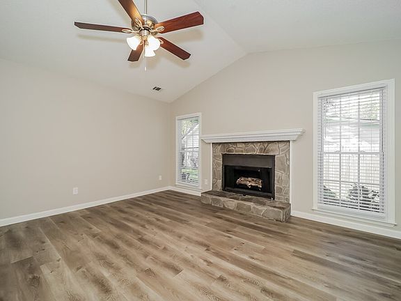 3rd image of 2712 Horseshoe Creek Dr