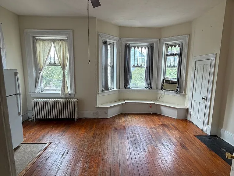 618 Redgate Ave — Photo 1