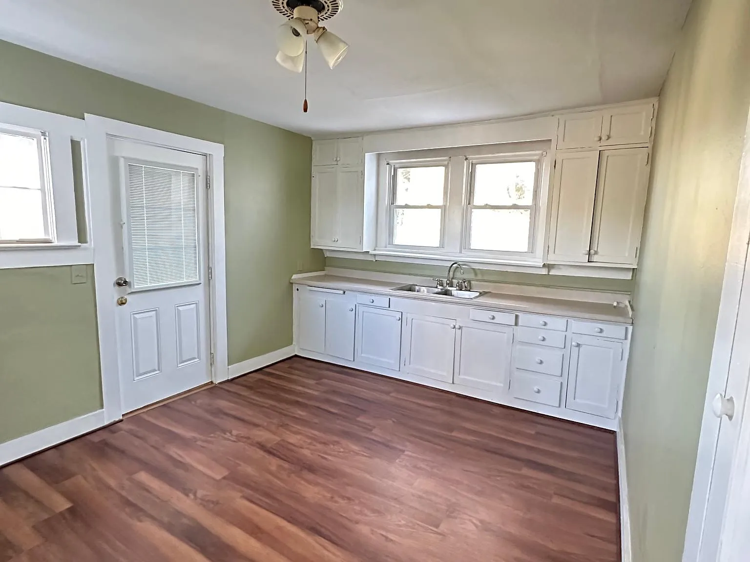 2 bed, 996 sqft, $1,575 — Photo 3