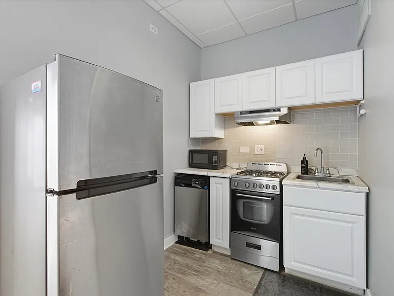 1338 W Irving Park Rd #1 — Photo 7