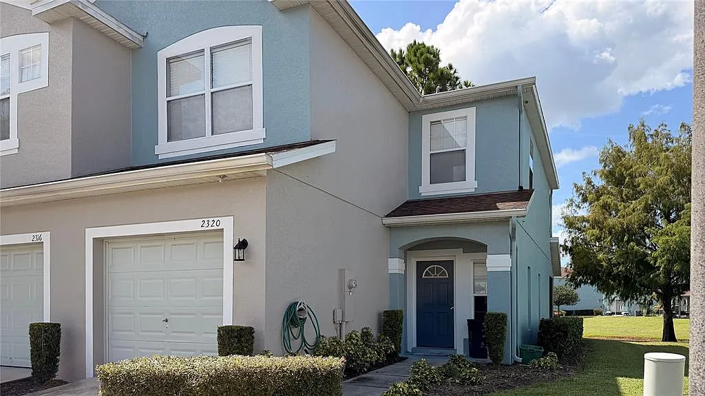 2 bed, 2.5 bath, 1333 sqft, $2,300 — Photo 1